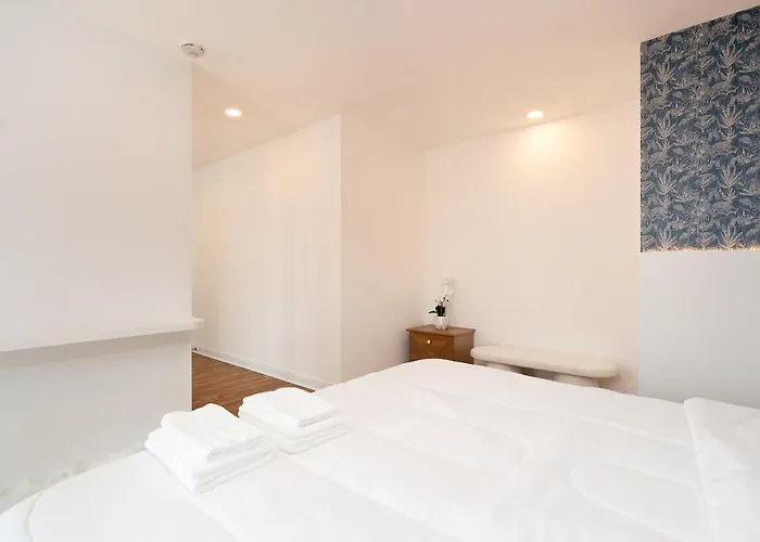 Elegant King Br Bathtub, Bts Bkk Btb8 Apartment Bangkok