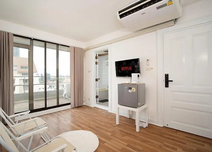Elegant King Br Bathtub, Bts Bkk Btb8 Bangkok